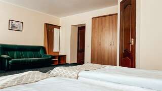 Гостиница Конаково Конаково Улучшенный двухместный номер с раздельными кроватями первой категории-8