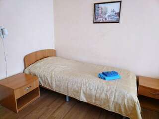 Гостиница Конаково Конаково Койко-место в стандартном пятиместном женском номере-1