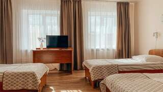 Гостиница Конаково Конаково Стандартный трехместный номер третьей категории-1